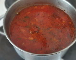 Борщ с маринованными помидорами