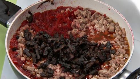 борщ с языком и черносливом