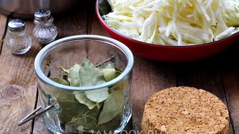 борщ со свеклой и свежей капустой