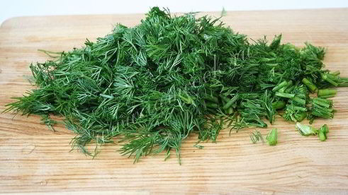 холодный зеленый борщ с огурцами