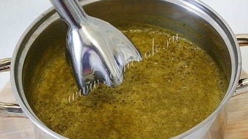 холодный зеленый борщ с огурцами