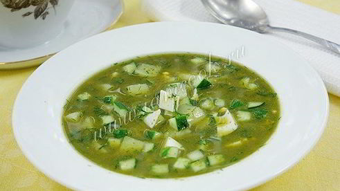 холодный зеленый борщ с огурцами