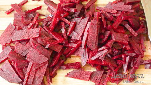 красный украинский борщ со свеклой