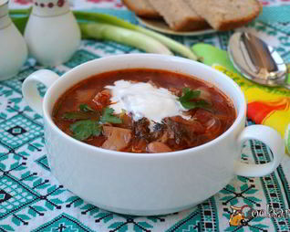 Постный борщ с фасолью и толстолобиком в томате