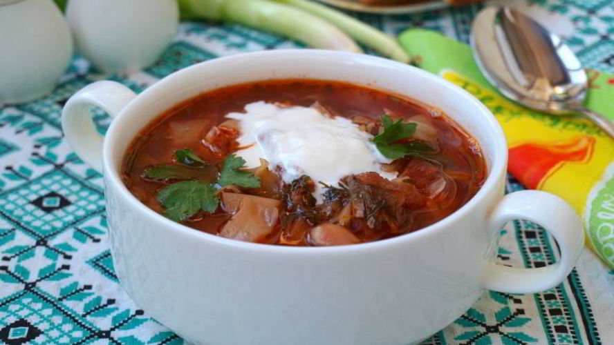 Рецепт постный борщ с фасолью и толстолобиком в томате