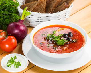 Постный борщ с лимоном и маслинами