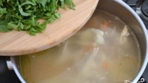 зеленый борщ с курицей