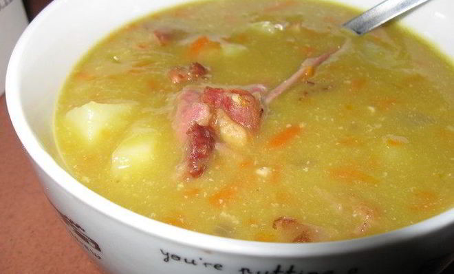 Гороховый суп с копченой грудинкой