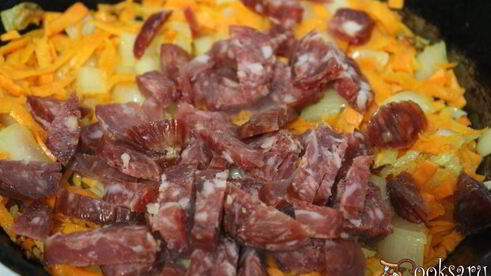 гороховый суп с копченой колбасой