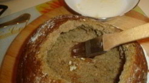 грибной суп в буханке хлеба