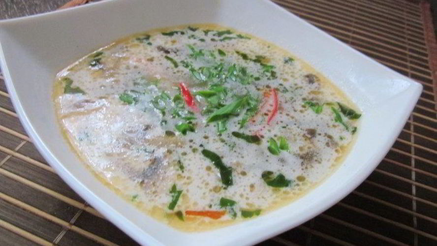 Рецепт кокосового супа с лососема и грибами