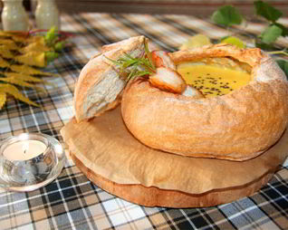 Крем-суп из тыквы с тигровыми креветками