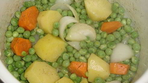 крем-суп с зеленым горошком и сухариками