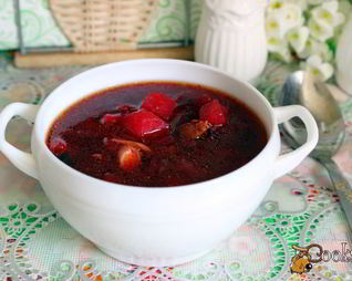 Куриный суп со свеклой и баклажанами