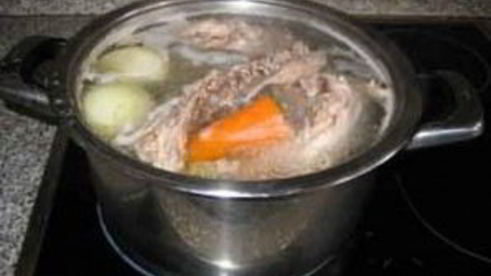 куриный суп в хлебе