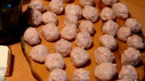 щавелевый супчик с фрикадельками и плавленым сыром