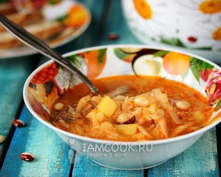 Щи с фасолью и желудками индейки