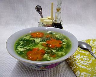 Щи с зеленью шпината