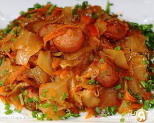 Солянка из капусты с сосисками