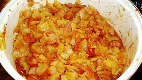 солянка из капусты с сосисками
