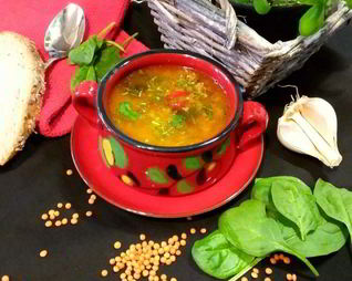 Суп из чечевицы с мясным фаршем и шпинатом