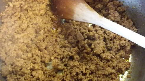 суп из чечевицы с мясным фаршем и шпинатом