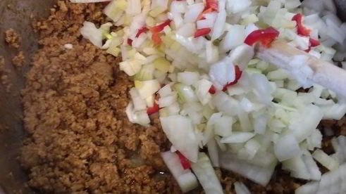 суп из чечевицы с мясным фаршем и шпинатом