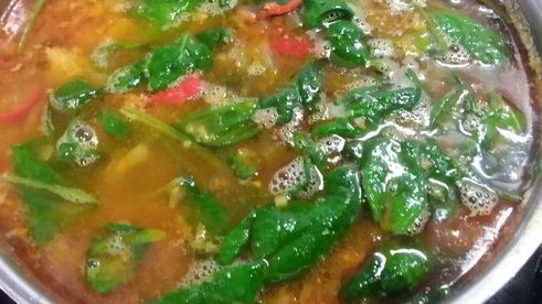 суп из чечевицы с мясным фаршем и шпинатом