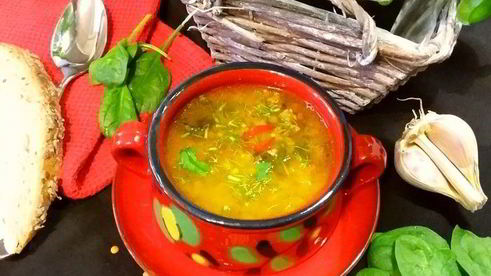 суп из чечевицы с мясным фаршем и шпинатом