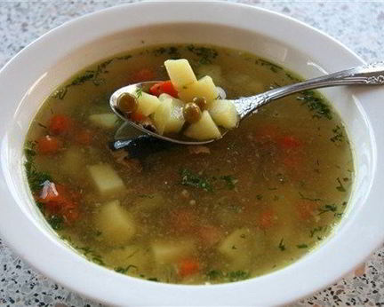 Суп из консервированного тунца с зеленым горошком