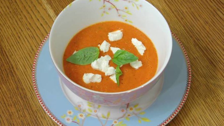 Рецепт суп из запеченных помидоров с козьим сыром и базиликом