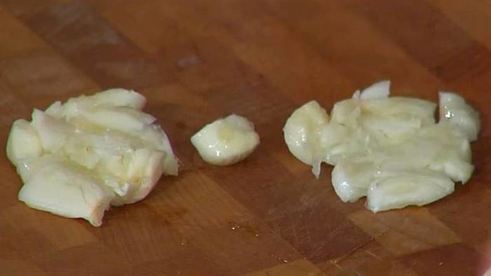 суп из запеченных помидоров с козьим сыром и базиликом