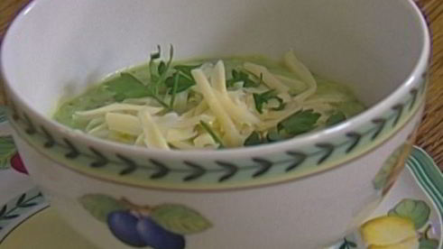 суп из зеленых овощей с яйцом и лимоном