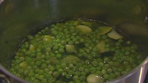 суп из зеленых овощей с яйцом и лимоном