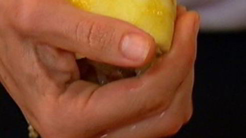 суп из зеленых овощей с яйцом и лимоном