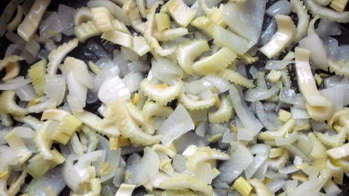 чечевичный суп-пюре с томатами и сельдереем