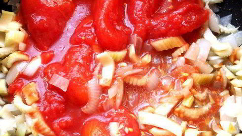 чечевичный суп-пюре с томатами и сельдереем