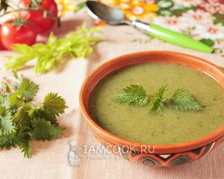 Суп-пюре из черешкового сельдерея с крапивой
