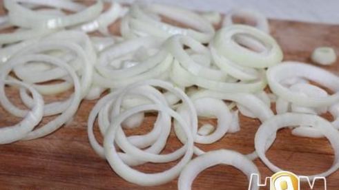 суп пюре из горошка с хрустящим луком и паприкой