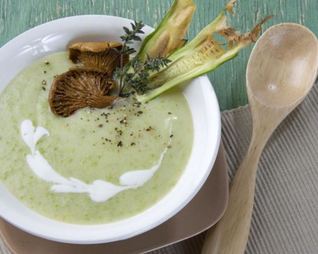 Суп-пюре из кабачков с лисичками