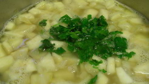 суп-пюре из сельдерея с яблоком, сидром и чеддером