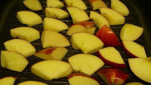 суп-пюре из сельдерея с яблоком, сидром и чеддером