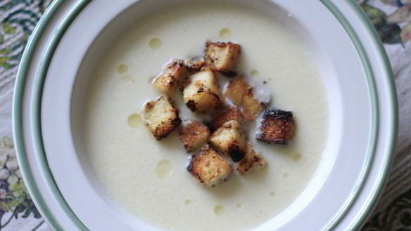 Рецепт Суп-пюре из цветной капусты с горчичными гренками