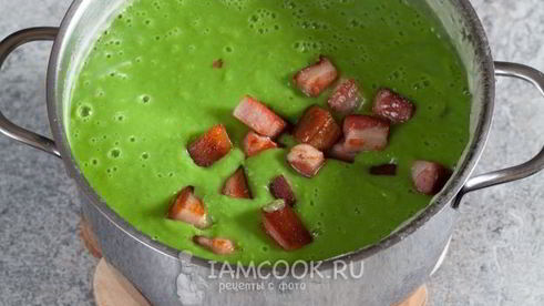 суп-пюре из зеленого горошка с беконом