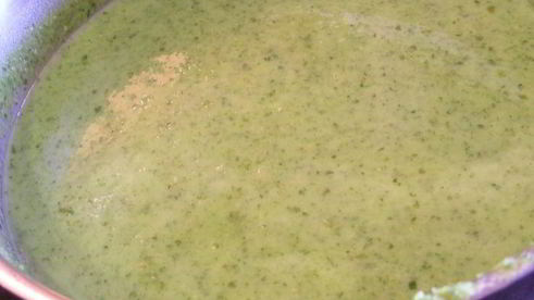 суп-пюре леонтин с зеленым горошком, луком-пореем и шпинатом