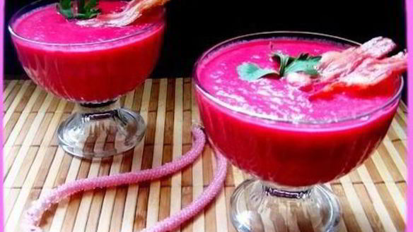 Рецепт Свекольный суп-пюре с яблоками и беконом