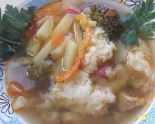 Суп с брокколи и сырными клецками