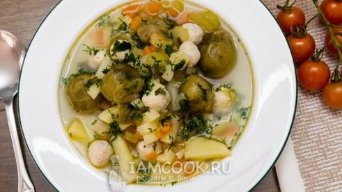 суп с брюссельской капустой и фрикадельками
