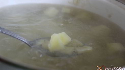 суп с фрикадельками и яичной вермишелью-паутинкой