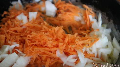 суп с фрикадельками и яичной вермишелью-паутинкой